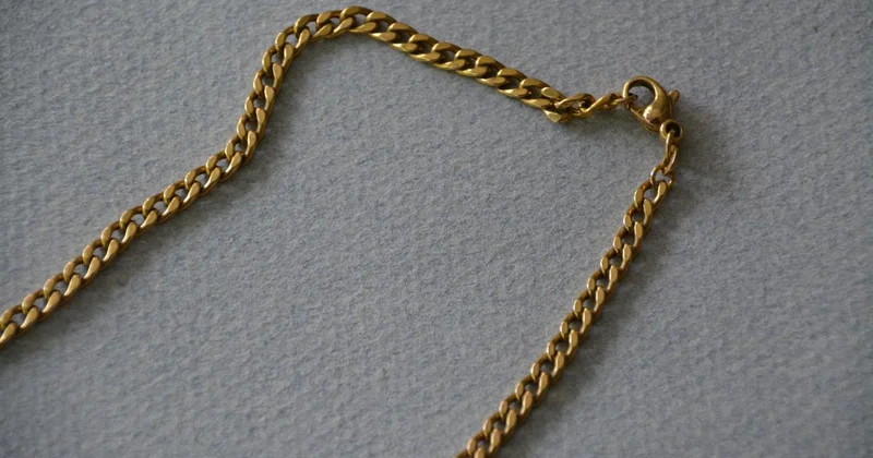 Вес не совпадал : как казахстанке удалось вернуть потраченные на золотую цепочку 1,1 млн тенге