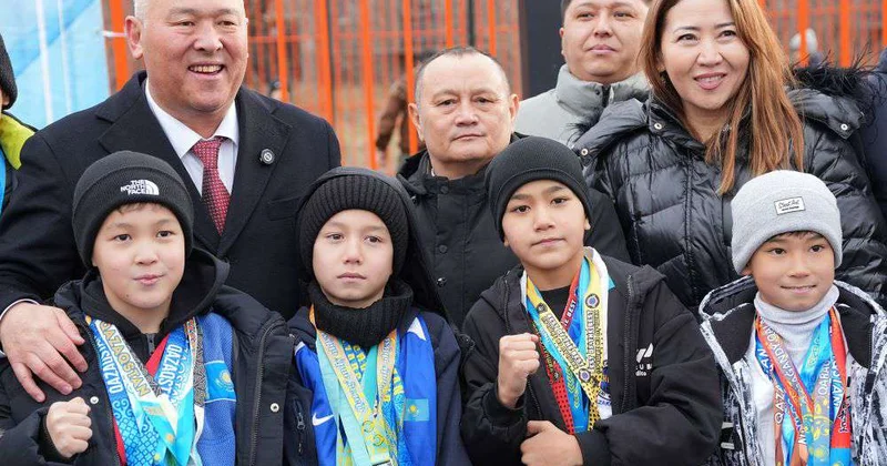 Школьникам Темиртау подарили спортплощадки