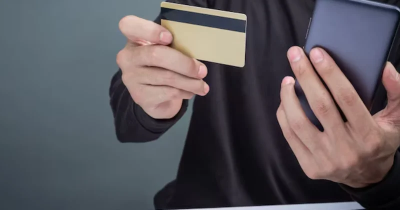 Павлодарда полицейлер зейнеткерді алаяқтардан құтқарып қалды