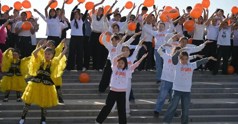 Абай ауданында Зорлық зомбылықсыз 16 күн акциясы аясында флешмоб ұйымдастырылды