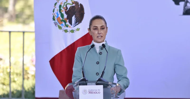 Сильное землетрясение прервало брифинг президента Мексики (видео)