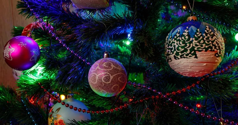 Праздник с огоньком: в Темиртау мужчина поджёг ёлку в подъезде собственного дома