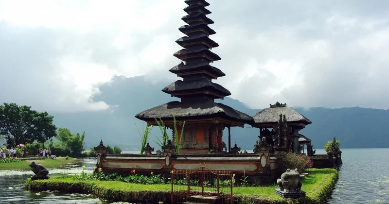 За сожительство и добрачные отношения можно попасть в тюрьму в Индонезии