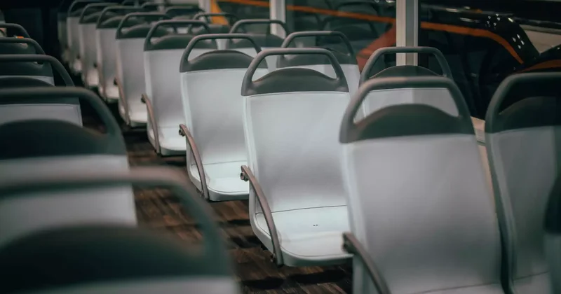 Вахталық жұмысқа бара жатқан 50 адам жол апатына ұшырады