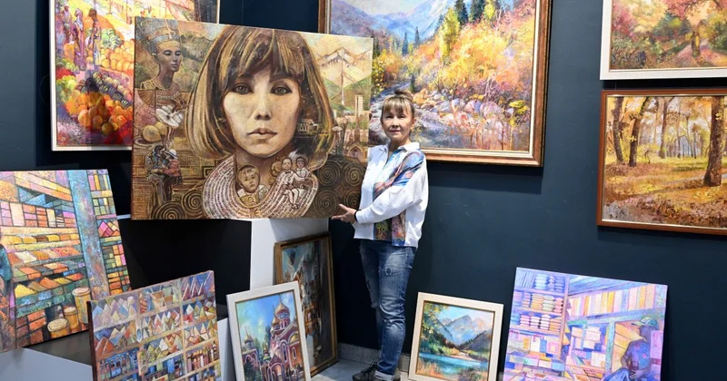 Художник рисует свой город