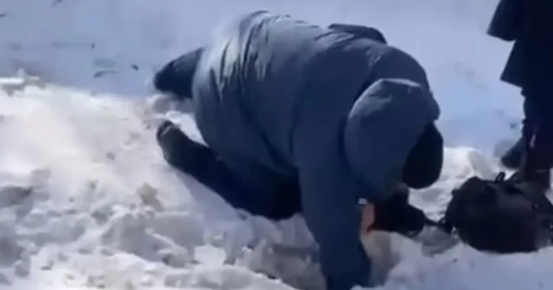 6 летний школьник в Кокшетау провалился в арык, занесённый снегом, и не мог выбраться