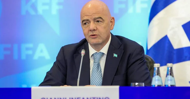 ФИФА басшысы ресейлік командаларға салынған шектеулерді алып тастауды ұсынды