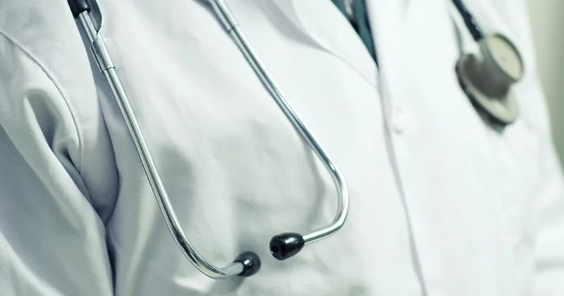 В Актобе пациент украл ноутбук у профессора, который бесплатно его лечил