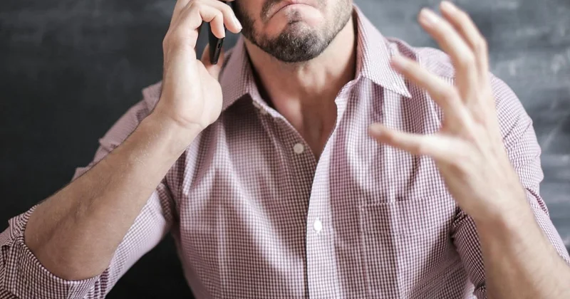 Казахстанца оштрафовали после звонка в 103