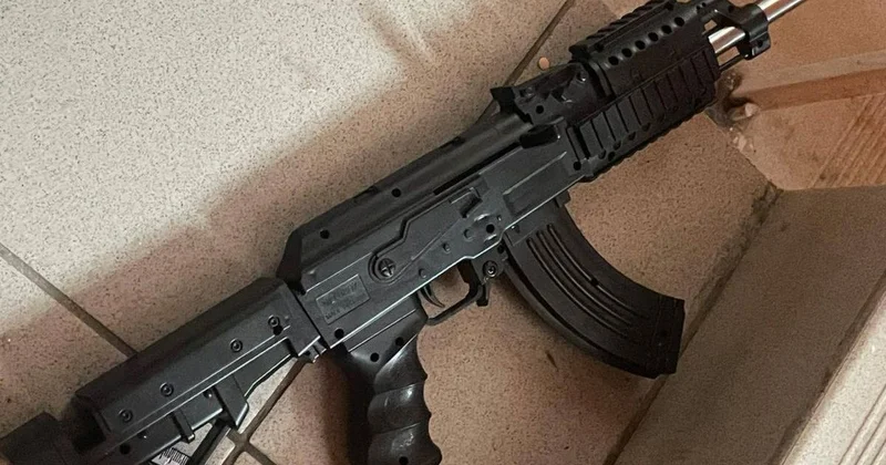 Девятиклассник открыл стрельбу по учителю и одноклассникам в Уфе