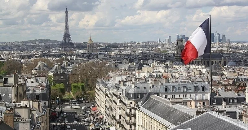 Францияда оппозицияның сенімсіздік вотумы қабылданбады