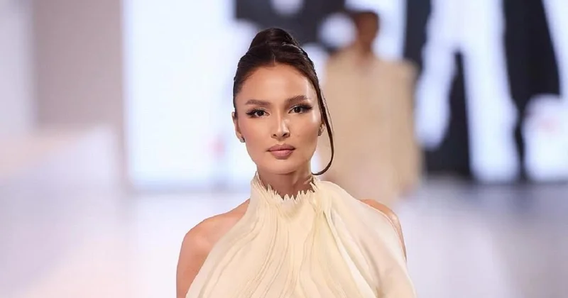 Жулдыз Абдукаримова показала фото школьных лет и нашла одноклассников в Сети