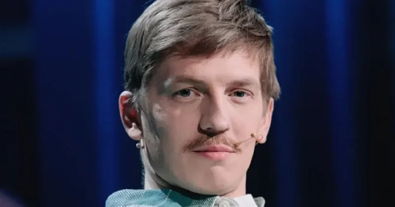 Дружит с Сабуровым : концерты комика Алексея Щербакова исчезли из афиш в России