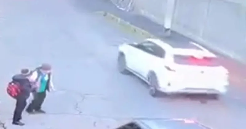 Внедорожник влетел в школьный двор: двух детей сбили в Туркестанской области (видео)