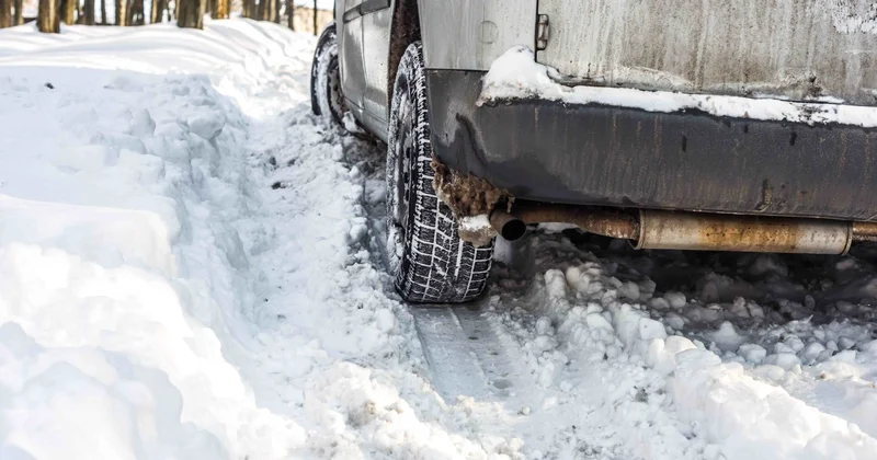 Газель сбила двухлетнюю девочку во дворе Рудного