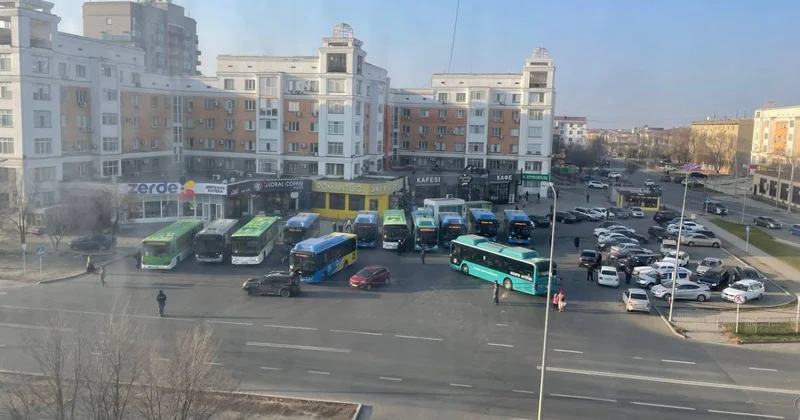  Ауламыз автопаркке айналды : Авангард тұрғындары автобустардың соңғы аялдамасын көшіруді талап етуде