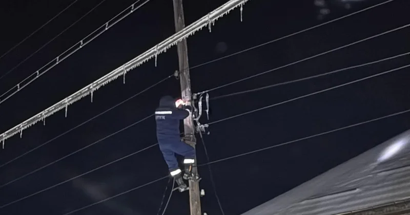 Қызылордада 250 ден аса электр бағанасы құлап, 80 шақырымға жуық желі үзілді
