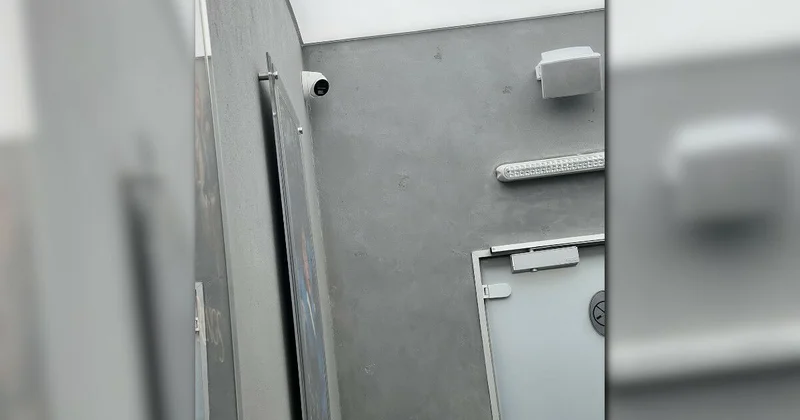 Только одним глазком