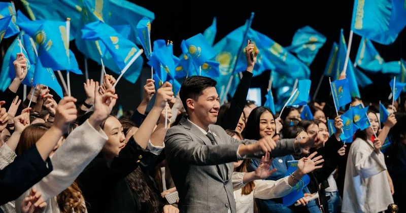 Более 4 тыс. молодых людей Уральска и ЗКО приняли участие в фестивале в поддержку новой Конституции