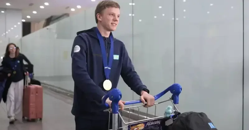 Конькобежец Вадим Чебардаков отреагировал на свой исторический триумф на ЧМ (ВИДЕО)