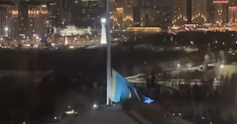 Что случилось? : видео с приспущенным главным флагом Казахстана озадачило жителей страны