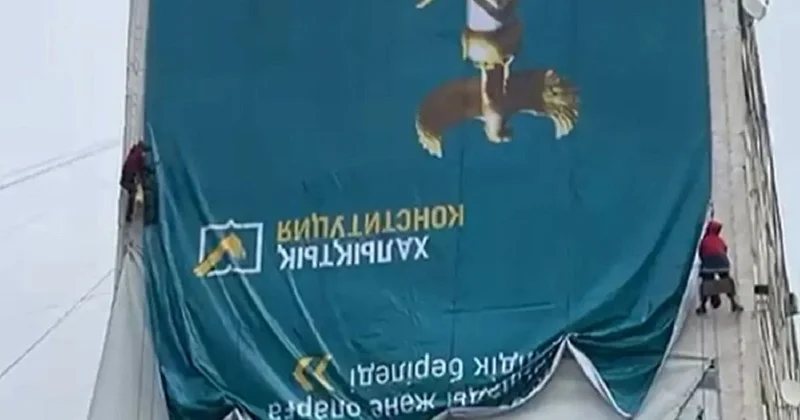 Баннер вверх ногами: инцидент прокомментировали в акимате Актау