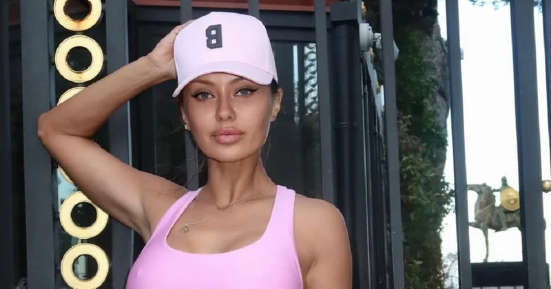 Розовая пантера : Боня похвасталась идеальной фигурой в фитнес костюме