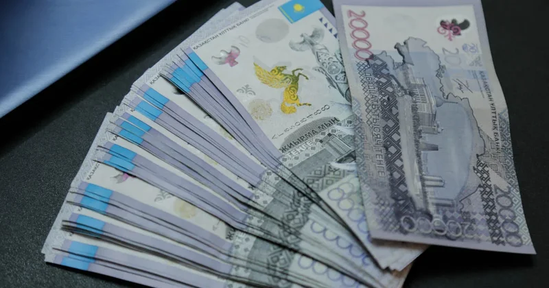 Глава ҚазАвтоЖол назвал свой оклад и среднюю зарплату сотрудников