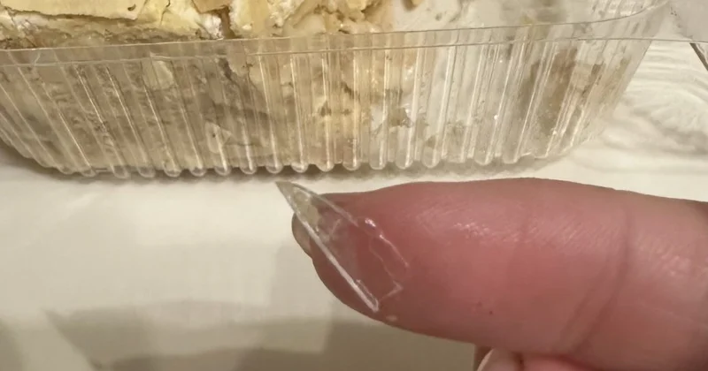 Острый сюрприз в Наполеоне : покупатели пожаловались на десерты в сети супермаркетов