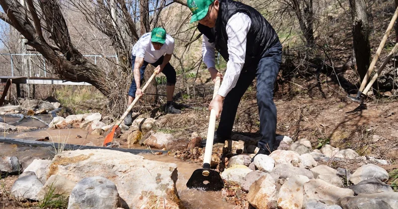 Бұлақ көрсең, көзін аш