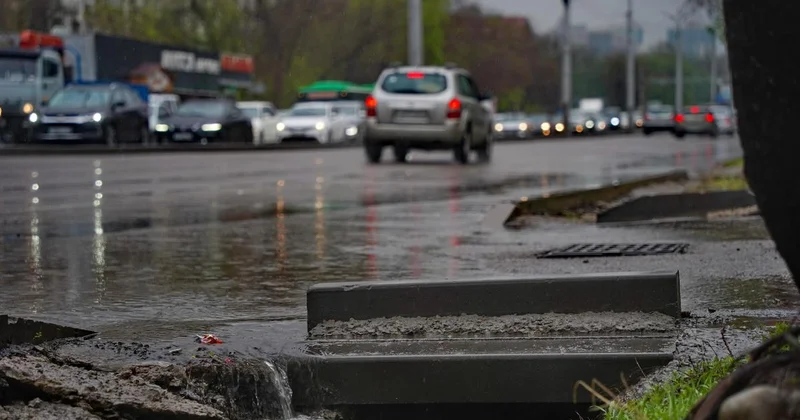 Сильные дожди, град, шквал: какой будет погода по Казахстану в первые выходные апреля