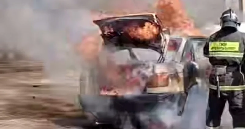 Автомобиль загорелся на улице во время стоянки в Ұлытау (видео)