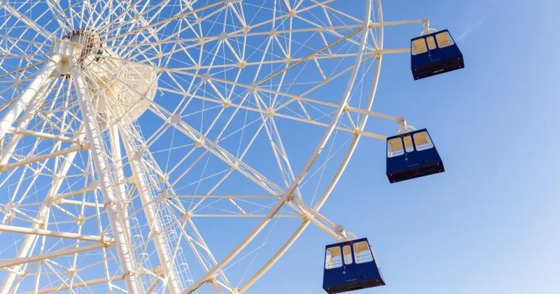 В Астане загорелось колесо обозрения