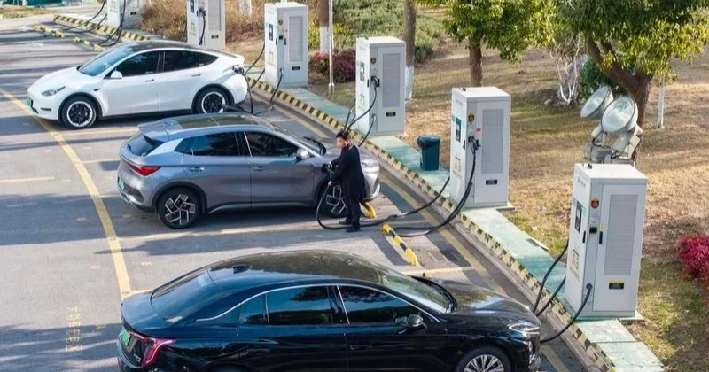 Еуропалықтар бензин бағасының өсуіне байланысты жаппай электрлі көліктерге ауысып жатыр