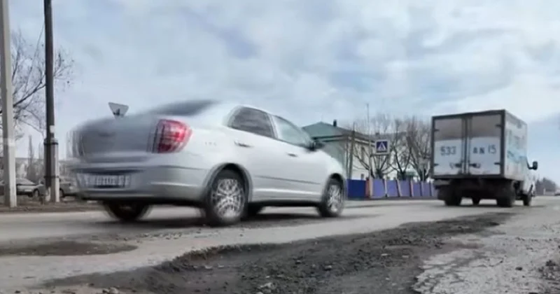 Колеса можно оставить : жители Петропавловска пожаловались на растаявший со снегом асфальт