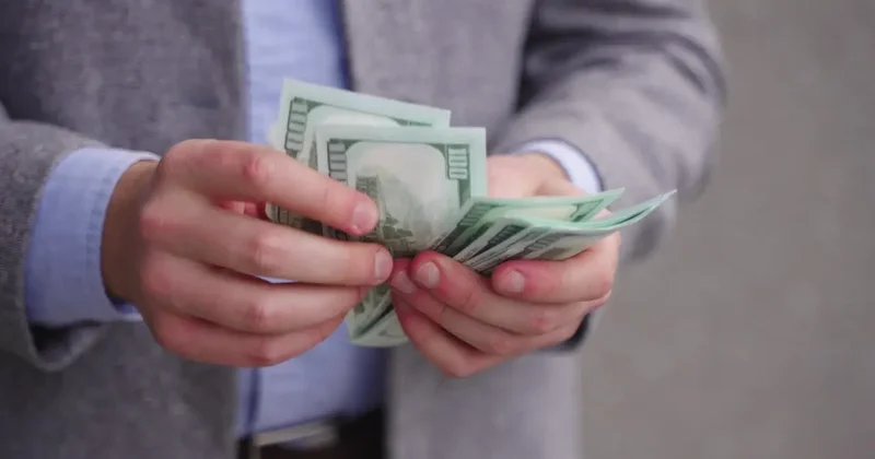 Почему у казахстанцев не растут зарплаты? Ответ Минэкономики