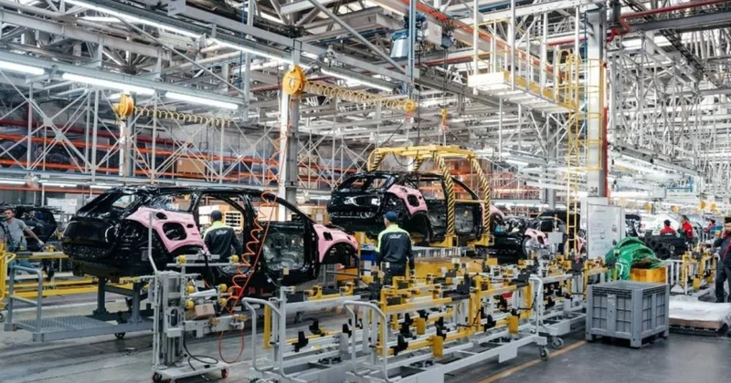 Ставка на заводы сработала? Почти 800 млрд за два месяца привлекли в эту отрасль