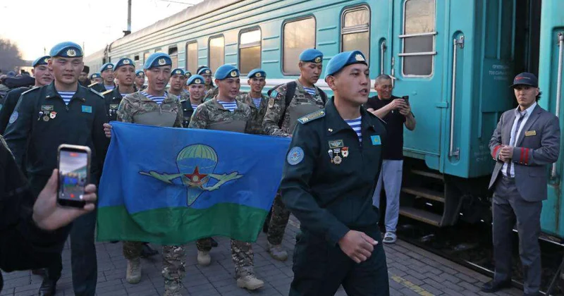 Астана торжественно встретила уволенных в запас десантников