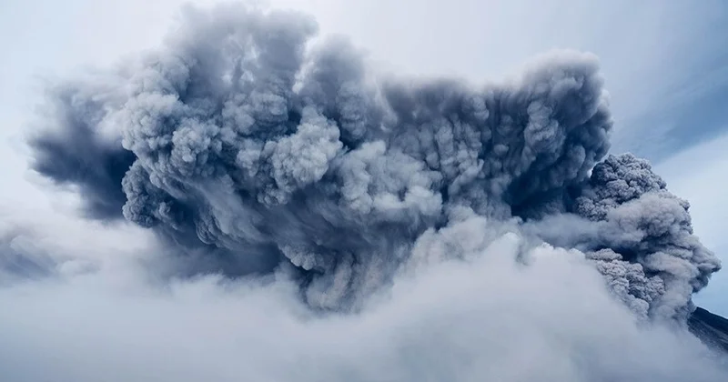 Камчаткадағы Шивелуч жанартауы теңіз деңгейінен 10 шақырым биікке күл атқылады