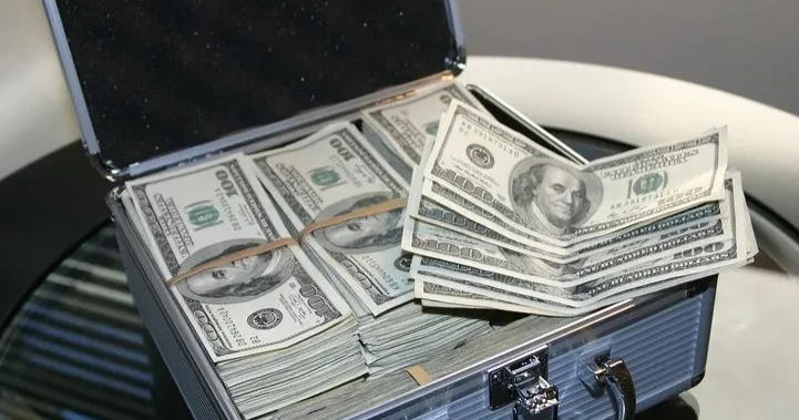 Әлемдегі ең бай адамдар салықтан қанша ақша жасырып жүр