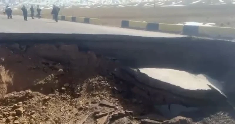 Кеген Нарынқол автожолында су құбыры жарылды