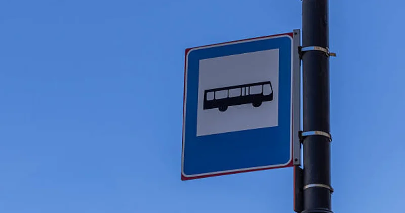 Шымкентте болған жанжалдан кейін аялдама әйнегін сындырған үш қыз ұсталды