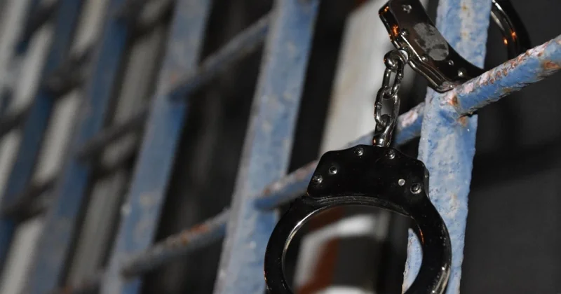 Демалыста жұмысқа жеккен: Алматыда офицер бағынушысына күш қолданғаны үшін сотталды