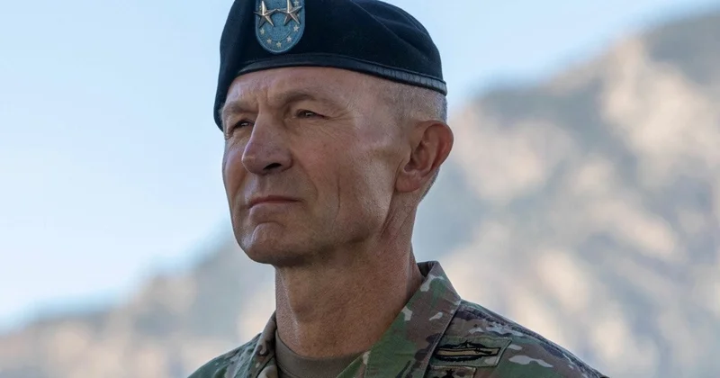 Пит Хегсет АҚШ армиясының жоғары лауазымды офицерін қызметінен босатты