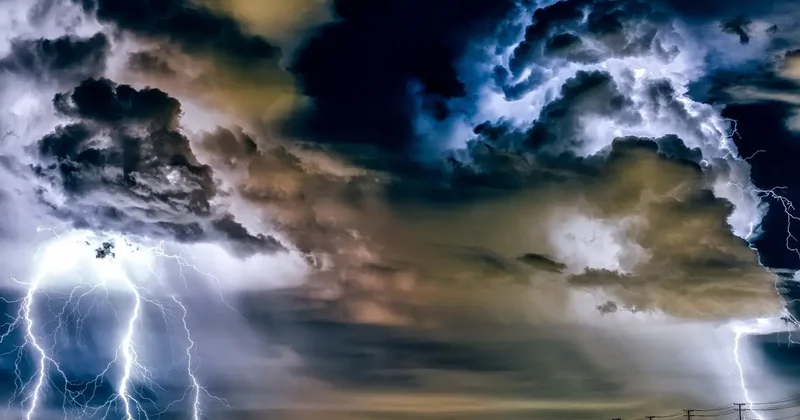 Прогноз погоды на 4 апреля: гроза и шквальный ветер ожидаются на севере, юге и западе Казахстана