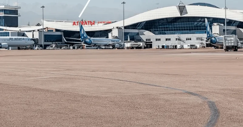 Крыша протекла в терминалах аэропорта Алматы (ВИДЕО)