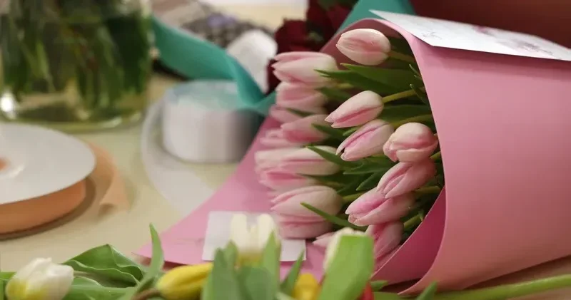 Ақмолалық азамат гүлге жұмсаған 7,5 мың теңгесін кері қайтаруды талап етті