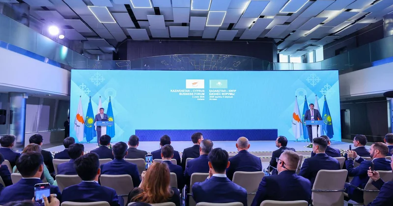 Бектенов и Христодулидис приняли участие в бизнес форуме