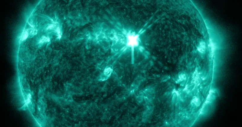 Самая сильная вспышка за 1,5 месяца произошла на Солнце