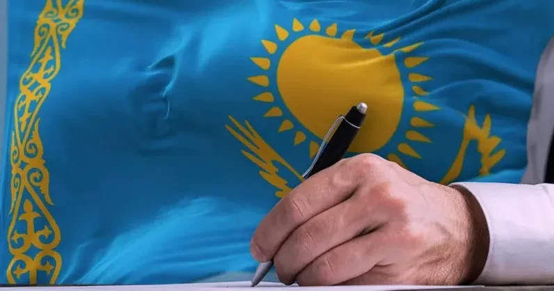 Мемлекет басшысы еңбек заңнамасын жетілдіруді қарастыратын заңға қол қойды